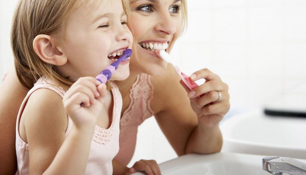 Szuru-buru – czyli CZYM myć zęby?