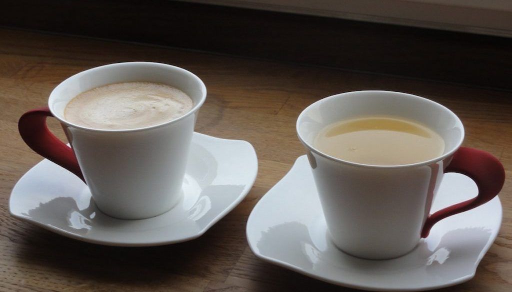 Kawa czy herbata? Czyli o wpływie tego co pijemy, na zdrowie naszej jamy ustnej.